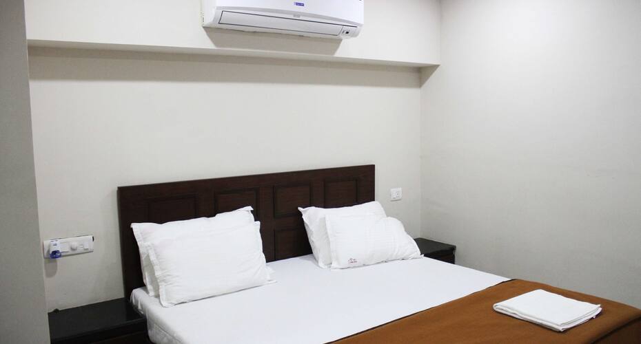 White House Service Apartmtent 4, Vadodara 4